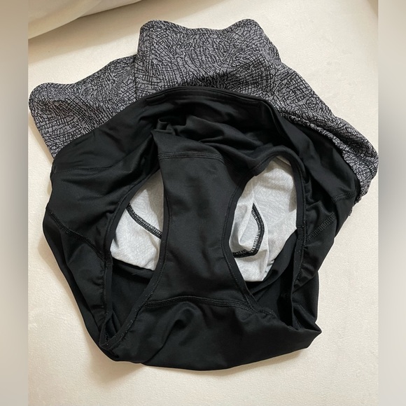 Lululemon Track Shorts 3” Lined Black/White Size 6 - Picture 5 of 7